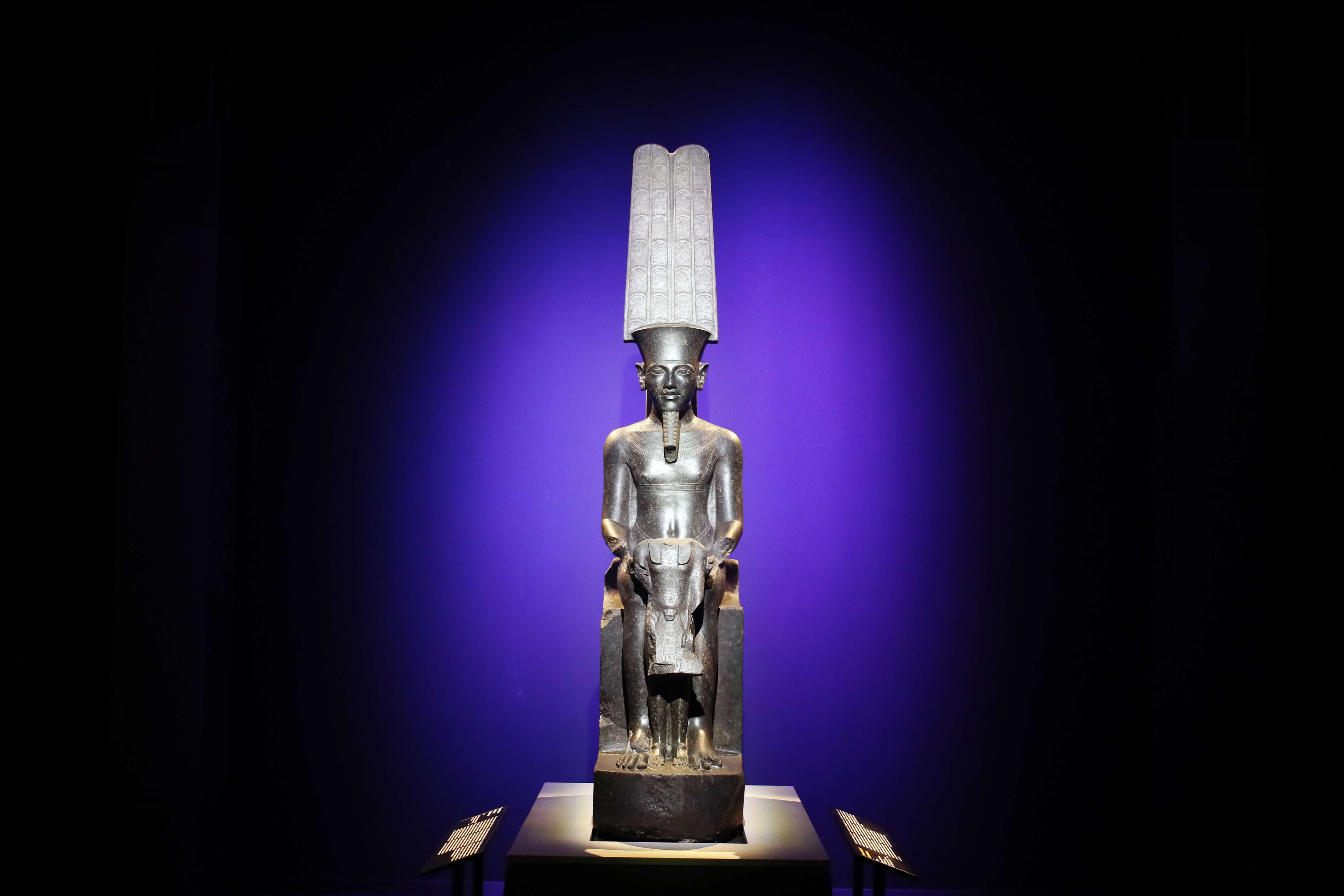 Статуя тутанхамона. Тутанхамон. Ле робот ля статуя Ле статуя. Lord Amun. Treasures of the Tomb of Tutankhamun.